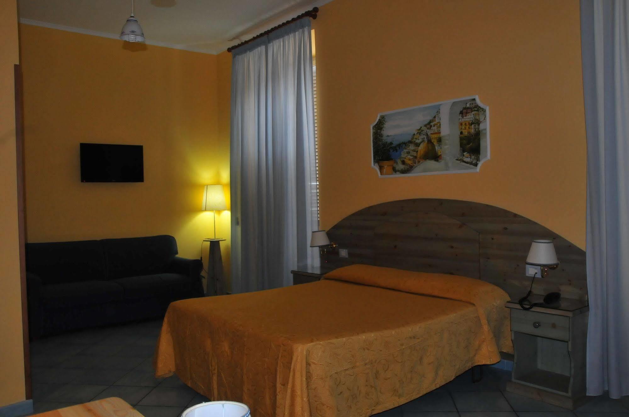 Hotel Potenza Nápoly Kültér fotó